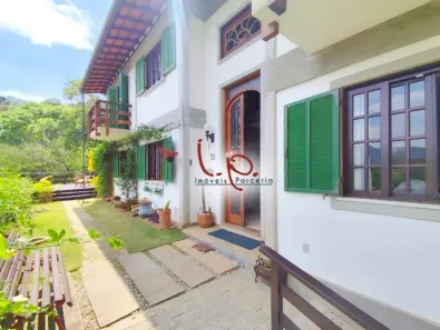 Casa de Condomínio com 4 Quartos à venda, 225m² no Itaipava, Petrópolis