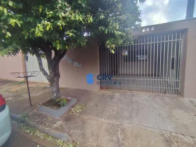 Casa com 3 Quartos para alugar, 70m² no Jardim Continental, Londrina