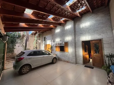 Casa com 4 Quartos à venda, 135m² no Cidade Jardim, Uberlândia