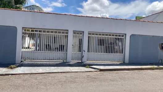 Casa com 3 Quartos para alugar, 200m² no Nossa Senhora Aparecida, Cuiabá
