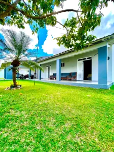 Casa com 3 Quartos para alugar, 400m² no SIM, Feira de Santana