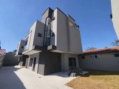 Sobrado com 3 Quartos à venda, 150m² no Novo Mundo, Curitiba