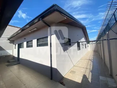 Casa com 3 Quartos para alugar, 120m² no Planalto, Uberlândia