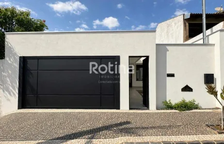 Casa com 3 Quartos à venda, 225m² no Cidade Jardim, Uberlândia