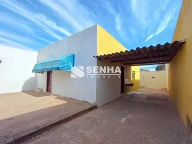 Casa com 3 Quartos para alugar, 70m² no São Jorge, Uberlândia