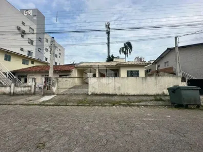 Casa com 3 Quartos para alugar, 112m² no Ponte do Imaruim, Palhoça