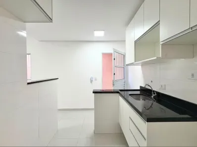 Casa com 2 Quartos para alugar, 50m² no Jardim Mangalot, São Paulo
