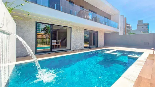 Casa com 4 Quartos à venda, 225m² no Centro, Guaratuba