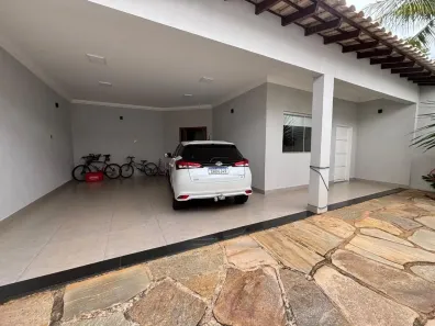Casa com 3 Quartos à venda, 219m² no Jardim Karaíba, Uberlândia