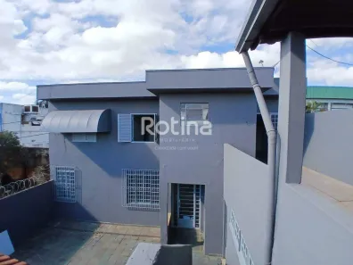 Casa com 3 Quartos para alugar, 180m² no Martins, Uberlândia