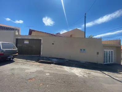 Casa com 3 Quartos para alugar, 10m² no São Francisco, Araxá