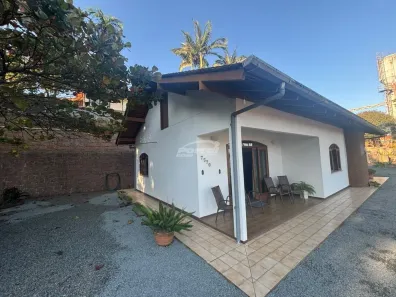 Casa com 4 Quartos para alugar, 255m² no Badenfurt, Blumenau