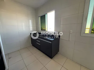 Apartamento com 2 Quartos para alugar, 50m² no Novo Mundo, Uberlândia