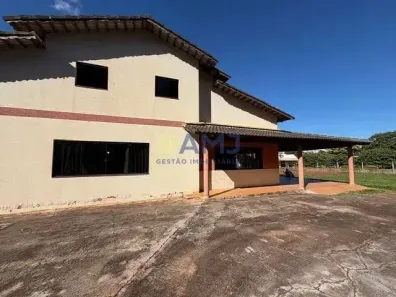 Fazenda/Sítio com 3 Quartos à venda, 450m² no Zona Rural Hidrolandia, Hidrolândia