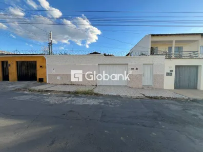 Casa com 5 Quartos à venda, 360m² no Vila Regina, Montes Claros