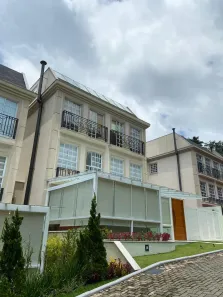 Casa com 3 Quartos para alugar, 360m² no Valparaíso, Petrópolis
