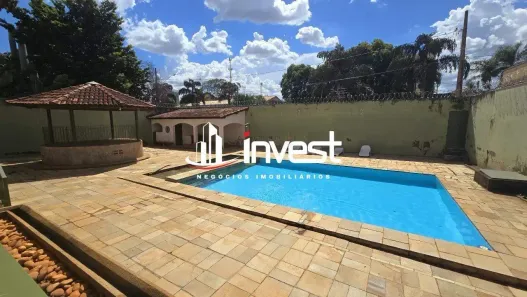 Casa com 3 Quartos para alugar, 291m² no Santa Maria, Uberaba