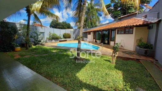 Casa com 4 Quartos para alugar, 340m² no Tabajaras, Uberlândia