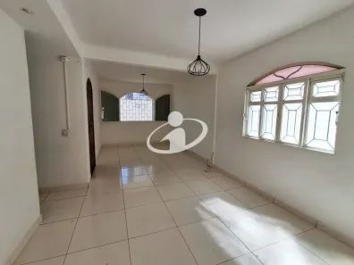 Casa com 3 Quartos para alugar, 150m² no Umuarama, Uberlândia