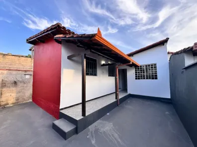 Casa com 2 Quartos para alugar, 90m² no Fonte Grande, Contagem