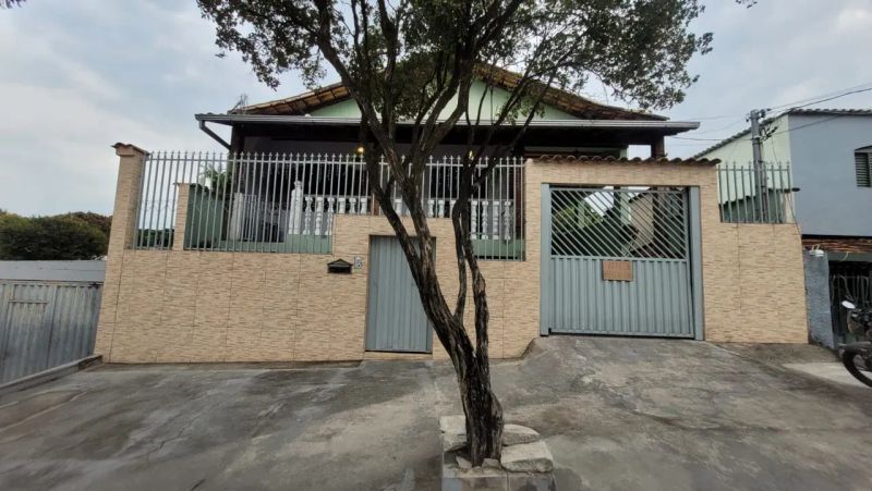 Casa com 7 quartos — Santa Mônica, Belo Horizonte