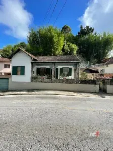 Casa com 3 Quartos para alugar, 10m² no Valparaíso, Petrópolis