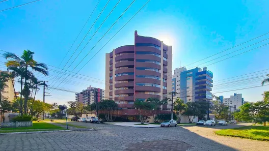 Apartamento com 3 Quartos para alugar, 130m² no Centro, Guaratuba