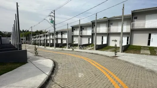 Sobrado com 2 Quartos à venda, 72m² no Vila Areao, Taubaté