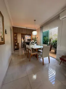 Casa com 3 Quartos à venda, 200m² no Alto Umuarama, Uberlândia