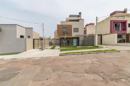 Sobrado com 2 Quartos à venda, 110m² no Uberaba, Curitiba