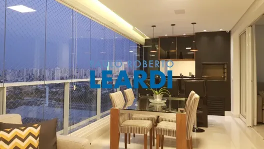 Apartamento com 3 Quartos para alugar, 134m² no Vila Anastácio, São Paulo