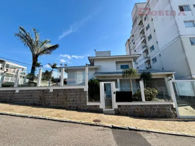 Casa com 3 Quartos à venda, 240m² no Barreiros, São José
