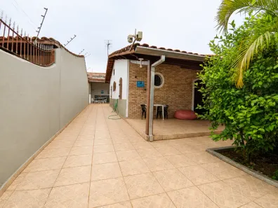 Casa com 3 Quartos para alugar, 90m² no Jardim Brasil, Caraguatatuba