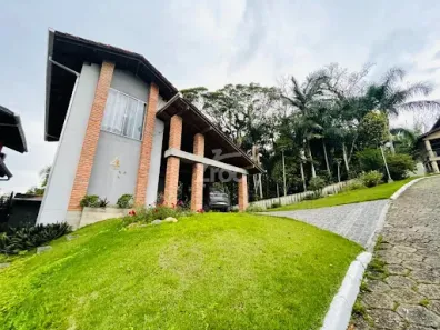 Casa com 3 Quartos para alugar, 136m² no Centro, Blumenau