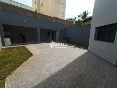 Casa com 3 Quartos à venda, 264m² no Nova Uberlândia, Uberlândia