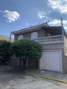 Casa com 4 Quartos para alugar, 228m² no Centro, Franca