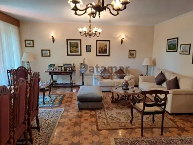 Casa com 3 Quartos para alugar, 311m² no Caxingui, São Paulo