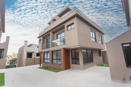Casa com 3 Quartos à venda, 225m² no Tingui, Curitiba
