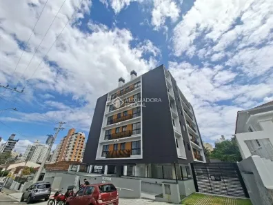 Apartamento com 2 Quartos para alugar, 95m² no Centro, Florianópolis