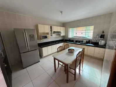 Sobrado com 5 Quartos à venda, 455m² no Santa Genoveva, Goiânia