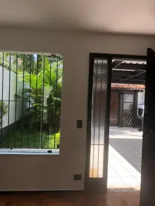 Casa com 3 Quartos para alugar, 200m² no Jardim Rizzo, São Paulo