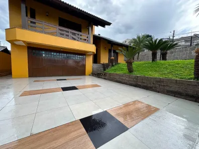 Casa com 4 Quartos para alugar, 190m² no Pio X, Farroupilha
