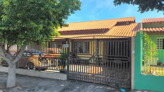 Casa com 3 Quartos à venda, 180m² no Conjunto Parigot de Souza 3, Londrina