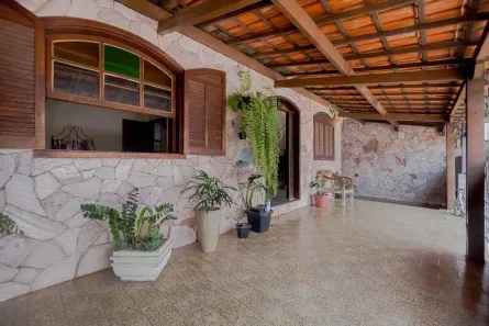 Casa com 3 Quartos à venda, 600m² no Água Branca, Contagem