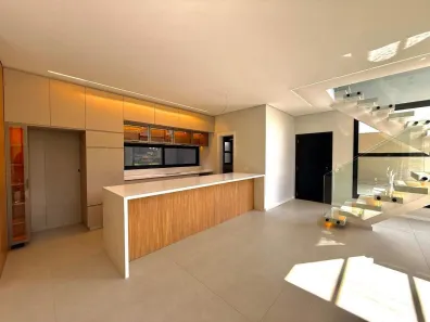 Casa com 3 Quartos à venda, 250m² no Campo Comprido, Curitiba