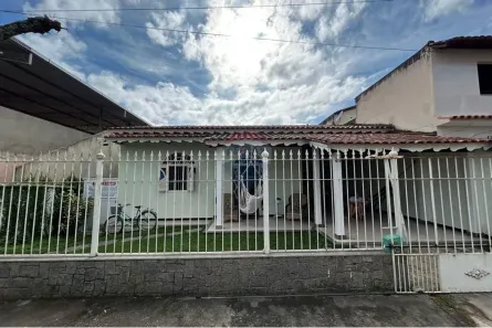 Casa com 4 Quartos à venda, 257m² no Centro, Guaçuí