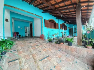 Casa com 3 Quartos à venda, 230m² no Monte Castelo, Juiz de Fora
