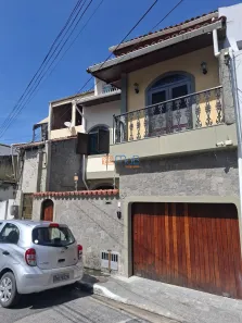 Casa com 7 Quartos para alugar, 180m² no Imbetiba, Macaé