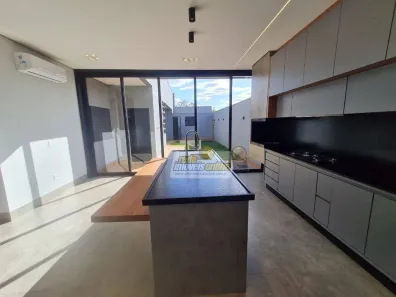 Casa de Condomínio com 3 Quartos à venda, 170m² no Beija-Flor II, Uberaba