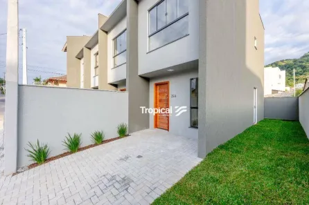 Casa com 2 Quartos para alugar, 74m² no Velha Central, Blumenau